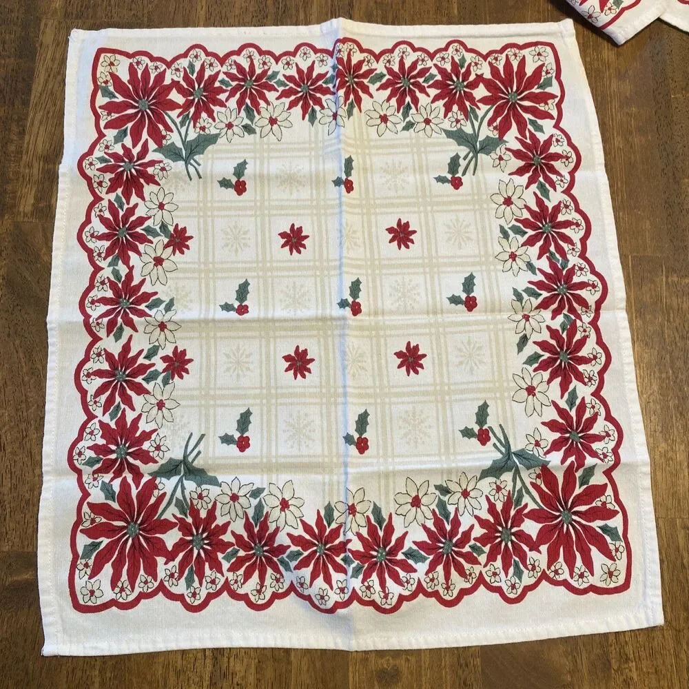 Set of 4 Christmas Holiday Cloth Napkins Poinsettias Square Snowflake 20”x19”